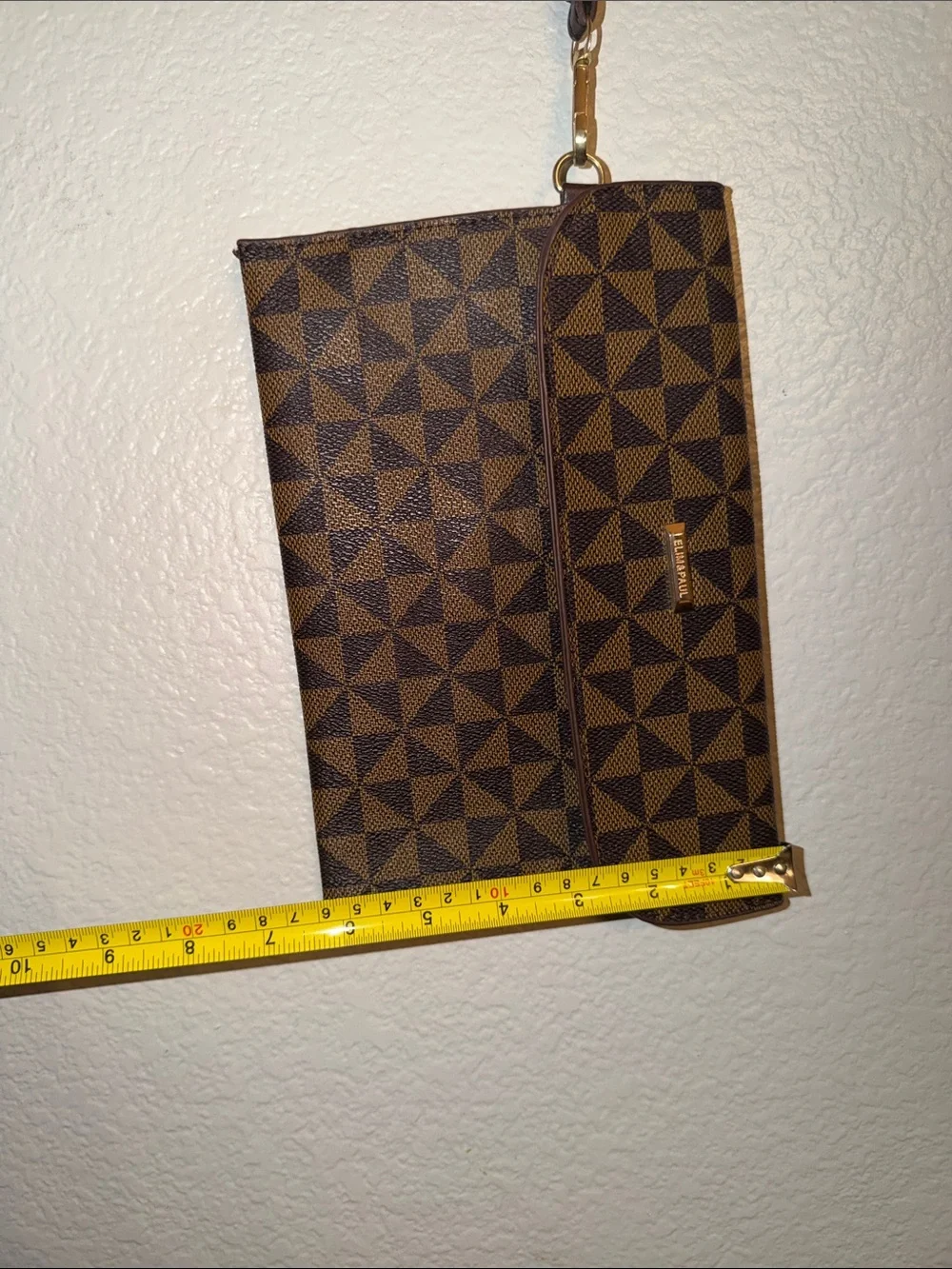 Source Unknown compact wristlet